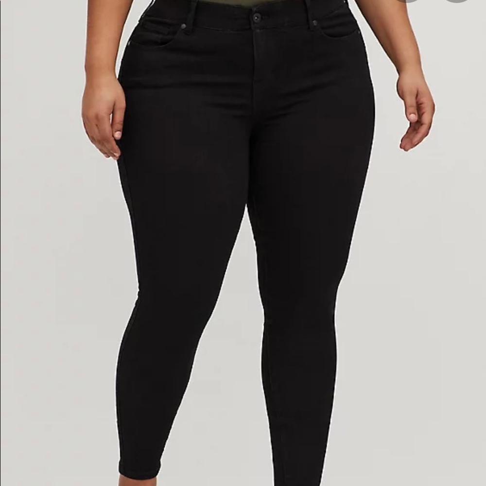 Torrid feel the fit Bomb Shell skinny premium stretch jeans sz 18R (2x)